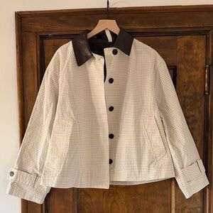 Zara Black and White short trench coat in Size Medium